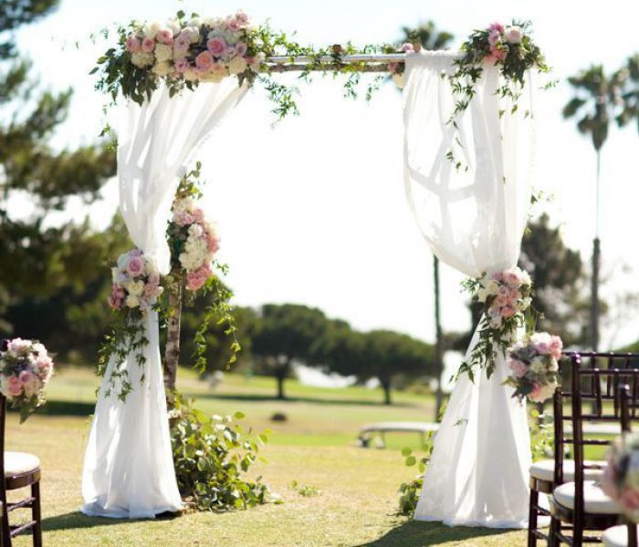 Casamento no sítio: Conheça 7 modelos incríveis de arcos florais