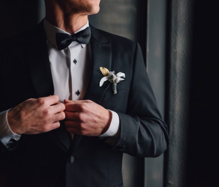 Conheça as tendências para os trajes do noivo de 2022